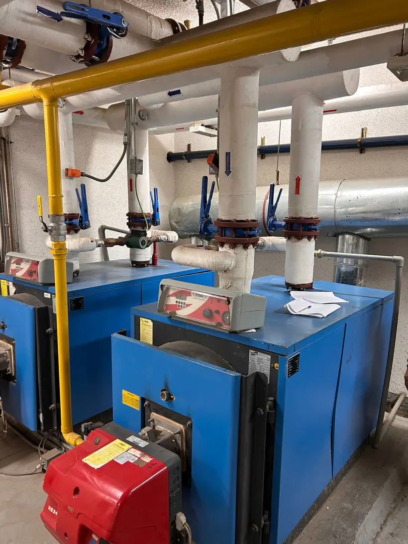 Inspección de la instalación de gas de una sala de calderas