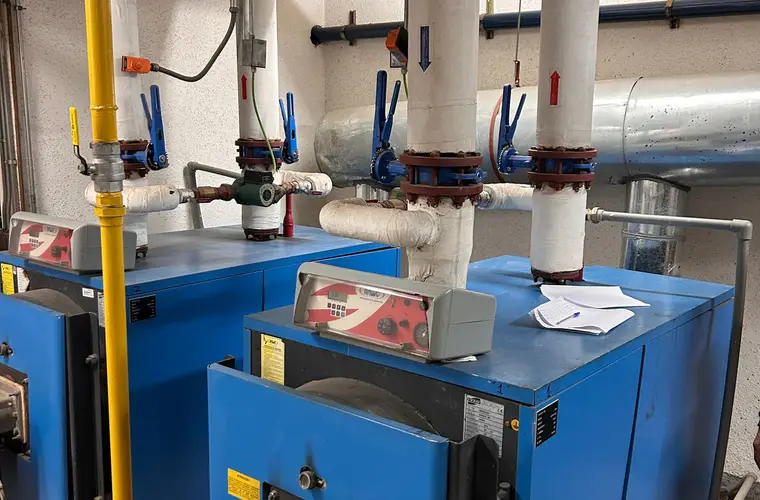 Inspección de la instalación de gas de una sala de calderas